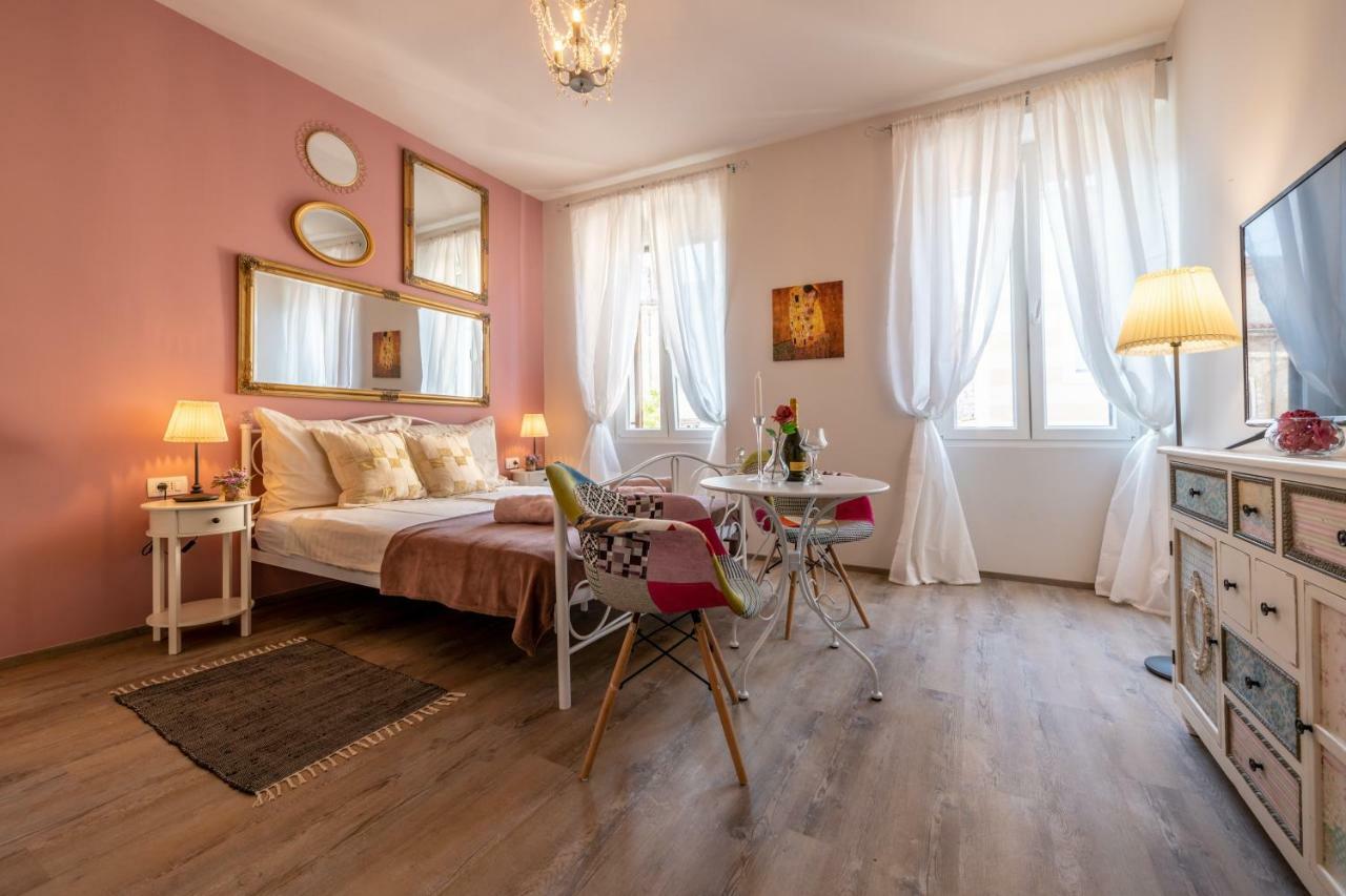 Old City Romantic Studios 3 พูลา ภายนอก รูปภาพ
