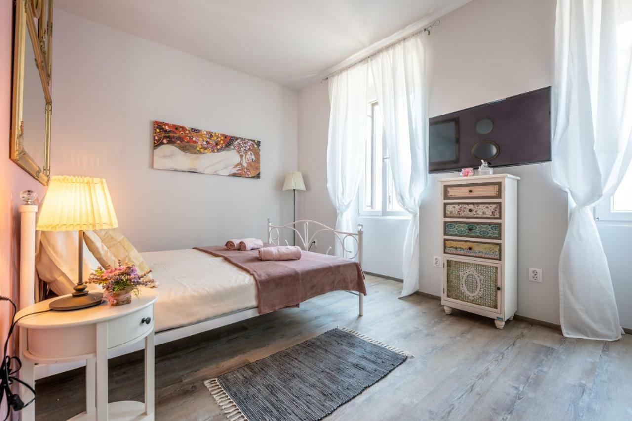 Old City Romantic Studios 3 พูลา ภายนอก รูปภาพ