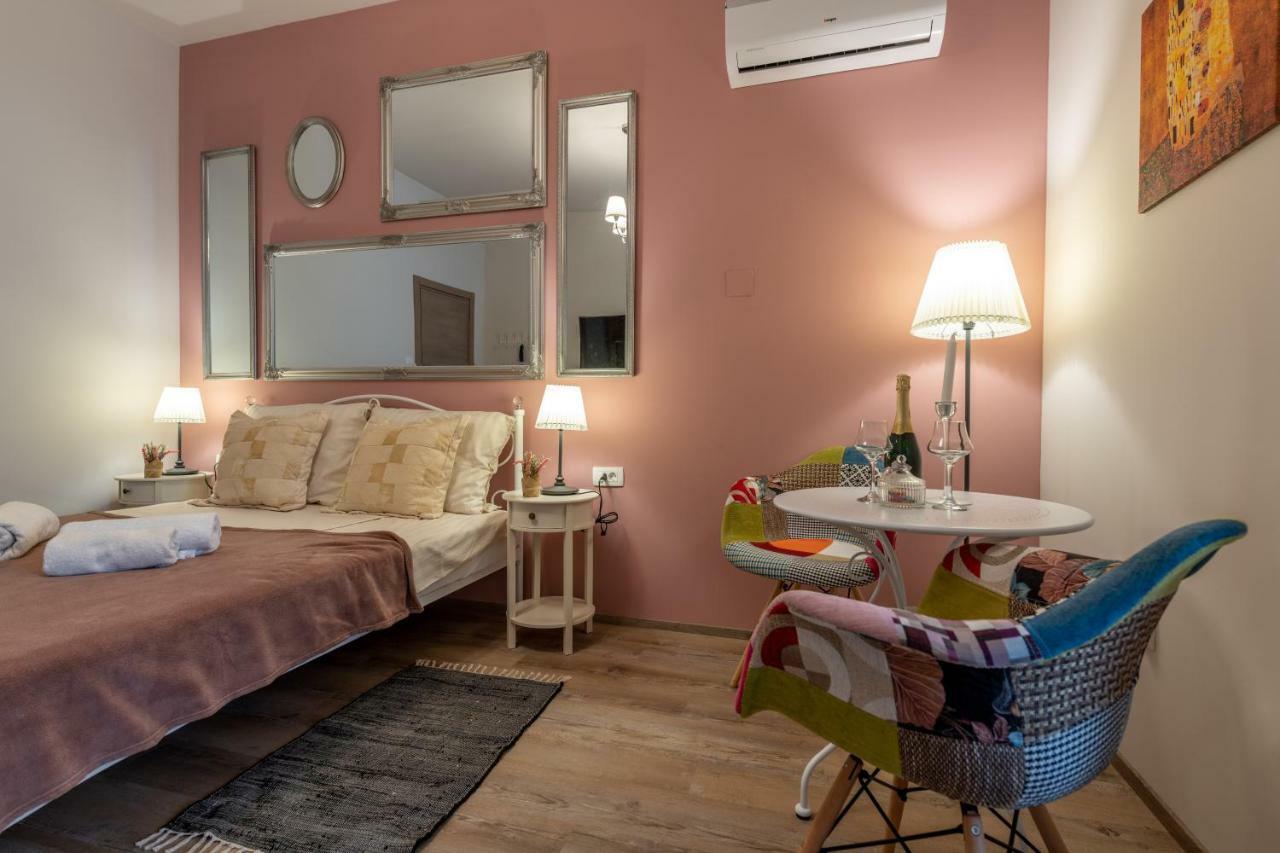 Old City Romantic Studios 3 พูลา ภายนอก รูปภาพ