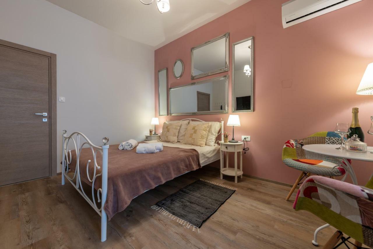 Old City Romantic Studios 3 พูลา ภายนอก รูปภาพ