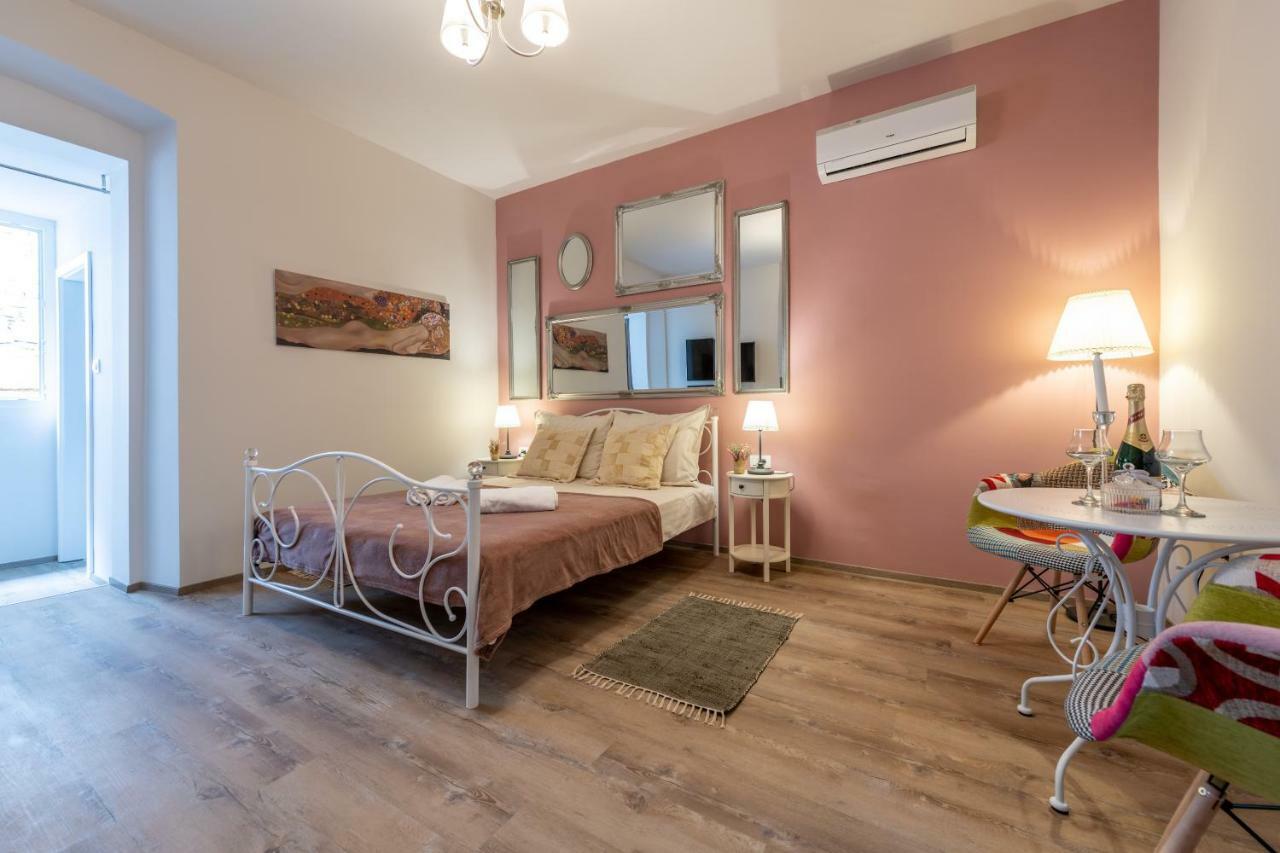 Old City Romantic Studios 3 พูลา ภายนอก รูปภาพ
