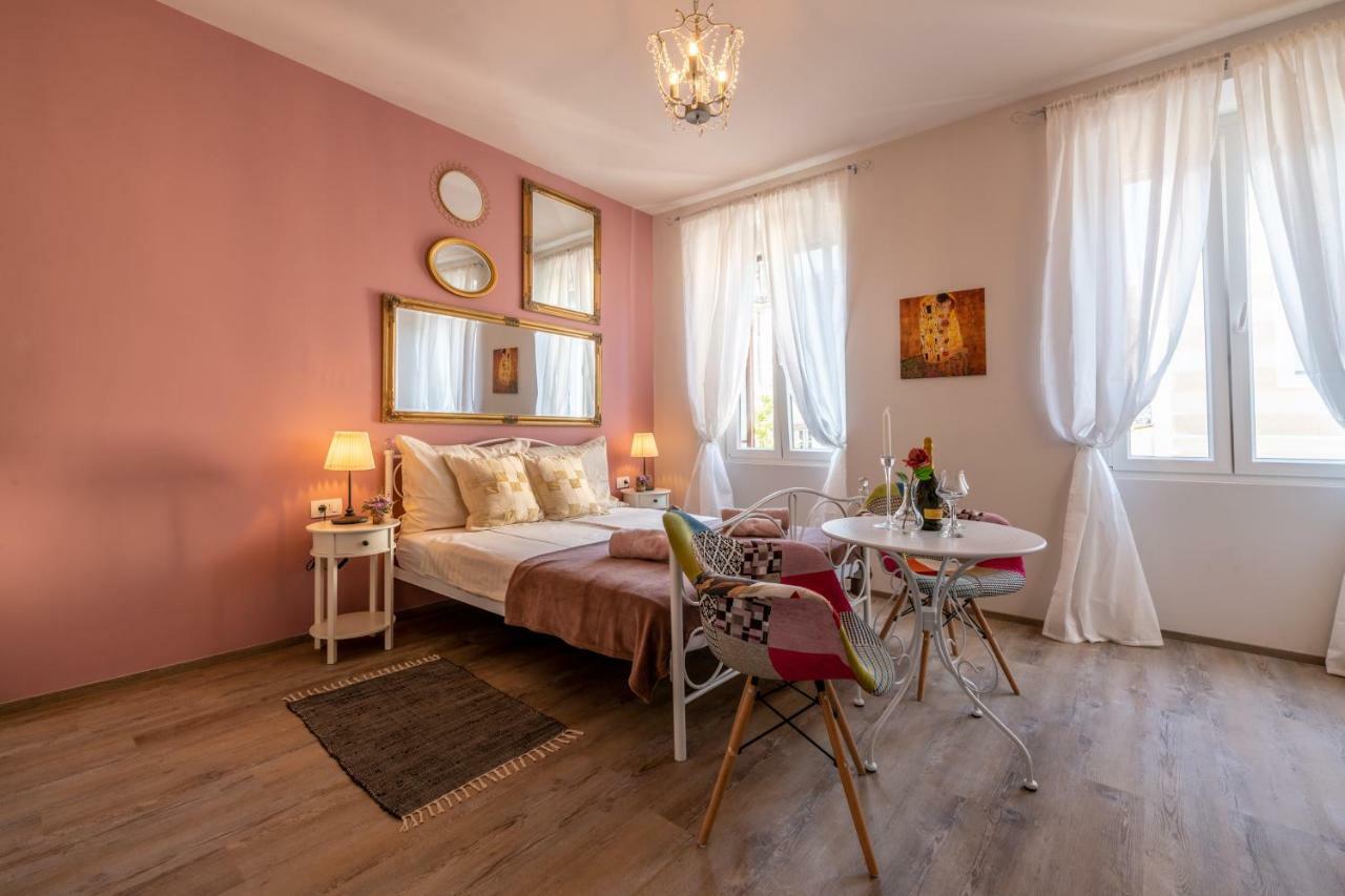 Old City Romantic Studios 3 พูลา ภายนอก รูปภาพ