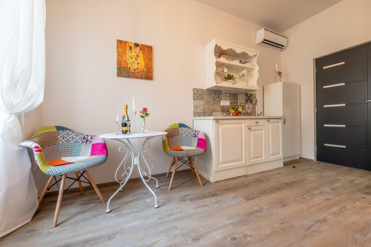 Old City Romantic Studios 3 พูลา ภายนอก รูปภาพ
